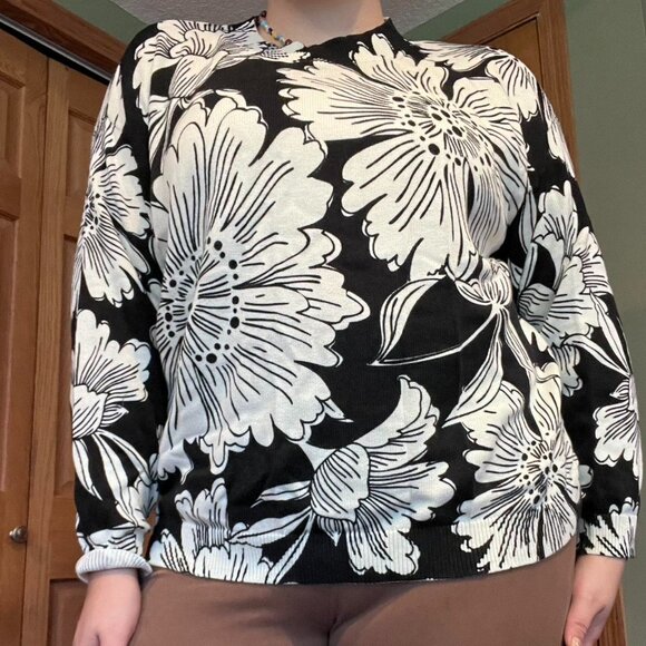 Like New Studio Park x Leah Williams Floral Daze Black and White Sweater - Picture 1 of 4